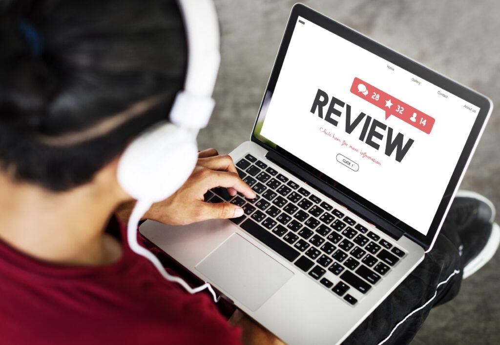 Feedback and review features of performance management